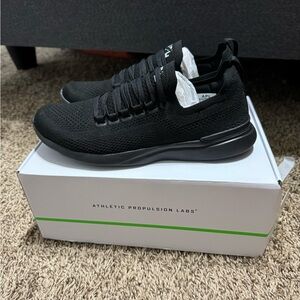 APL women’s 8.5 black new